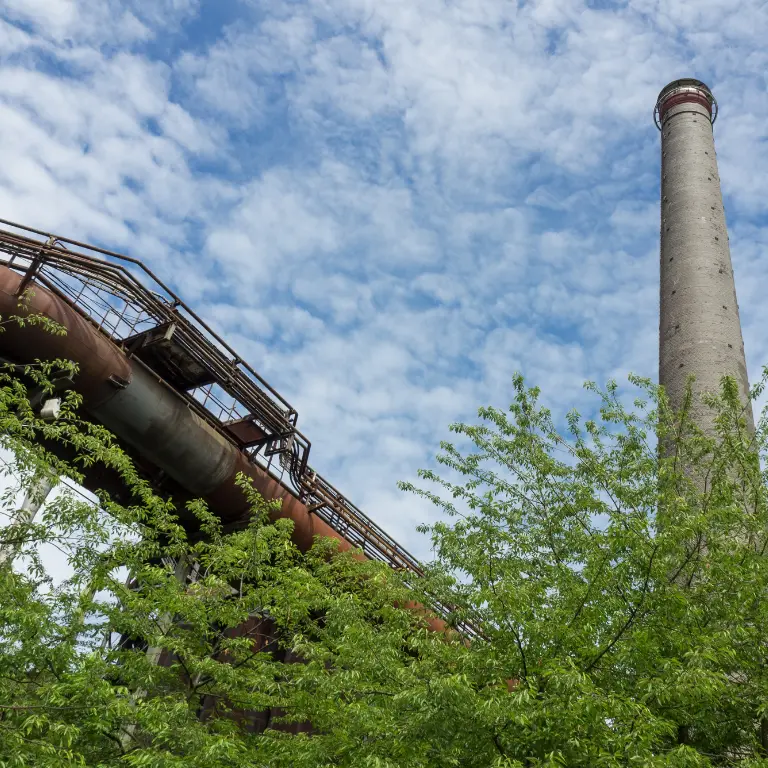 Industriekulisse im Ruhrgebiet als Symbol für regionale Jobsuche mit JOBS Bochum